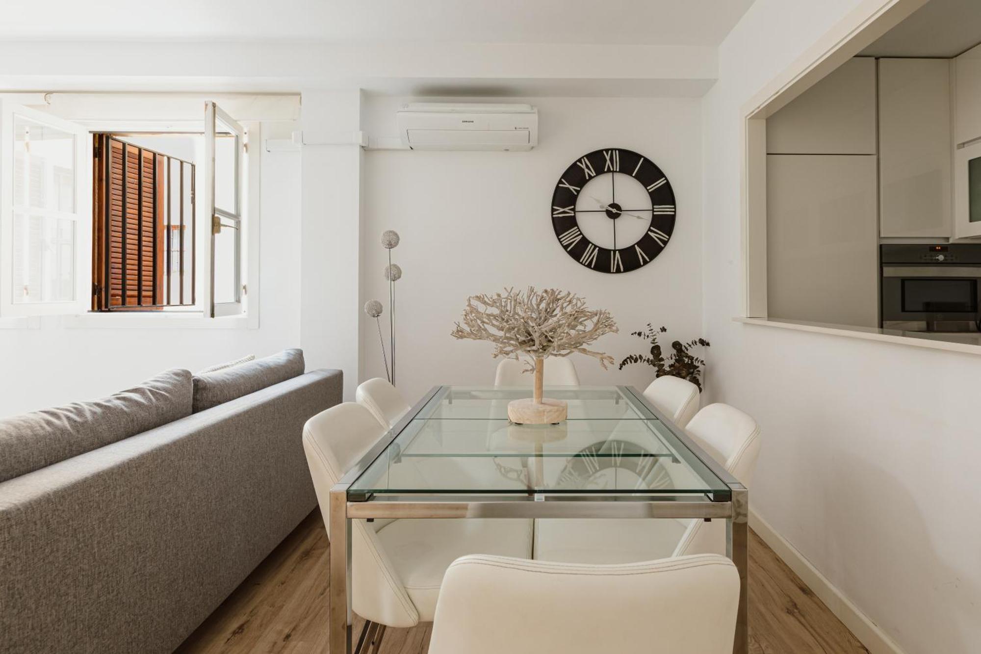 Modern And Functional In Sierpes Centro *
