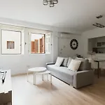 Modern And Functional In Sierpes Sevilla Centro