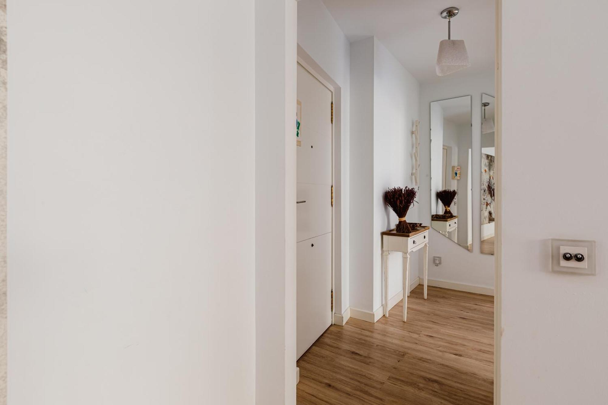 Modern And Functional In Sierpes Centro