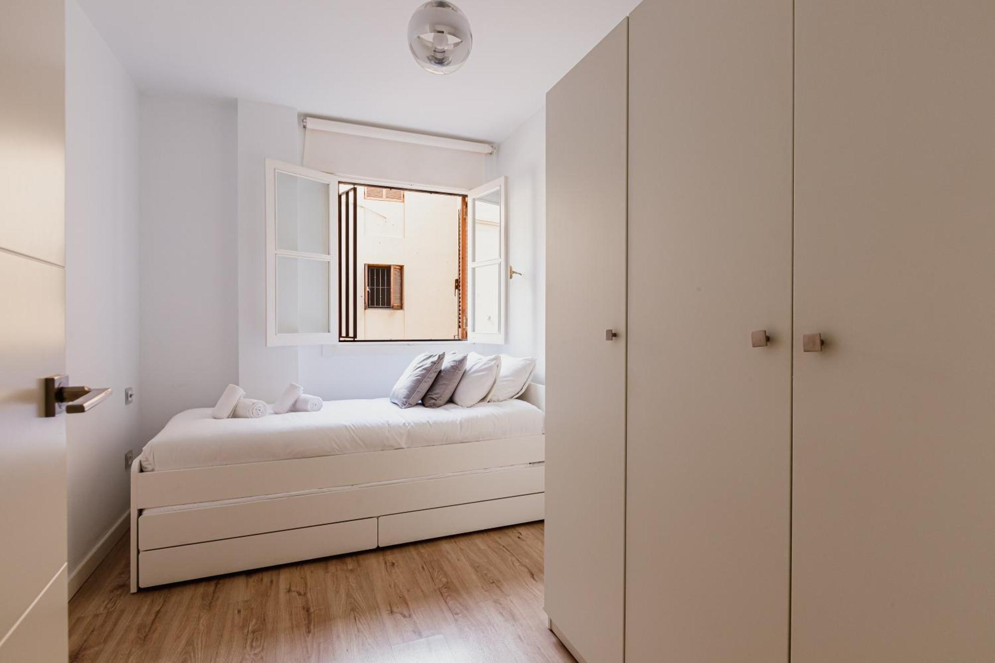 Modern And Functional In Sierpes Centro *
