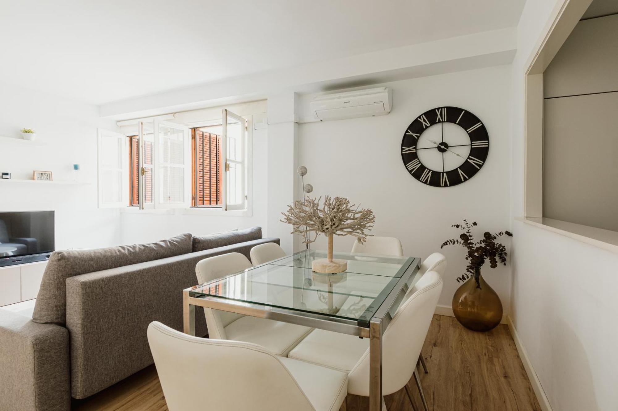 Modern And Functional In Sierpes Centro *